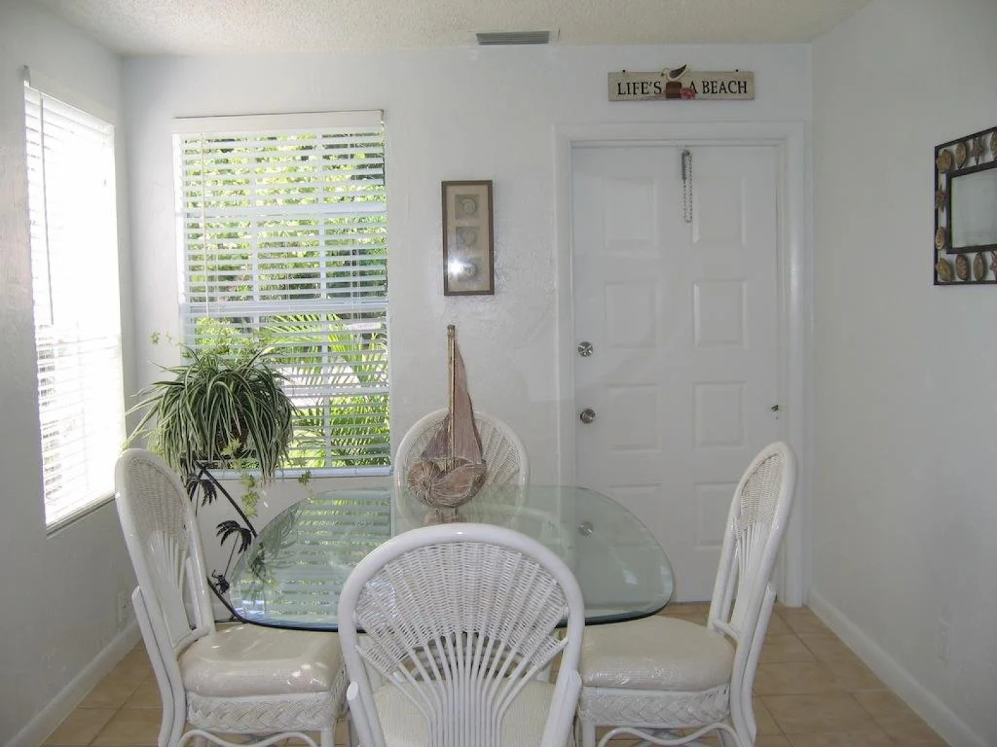 Castaways Beach and Bay Cottages