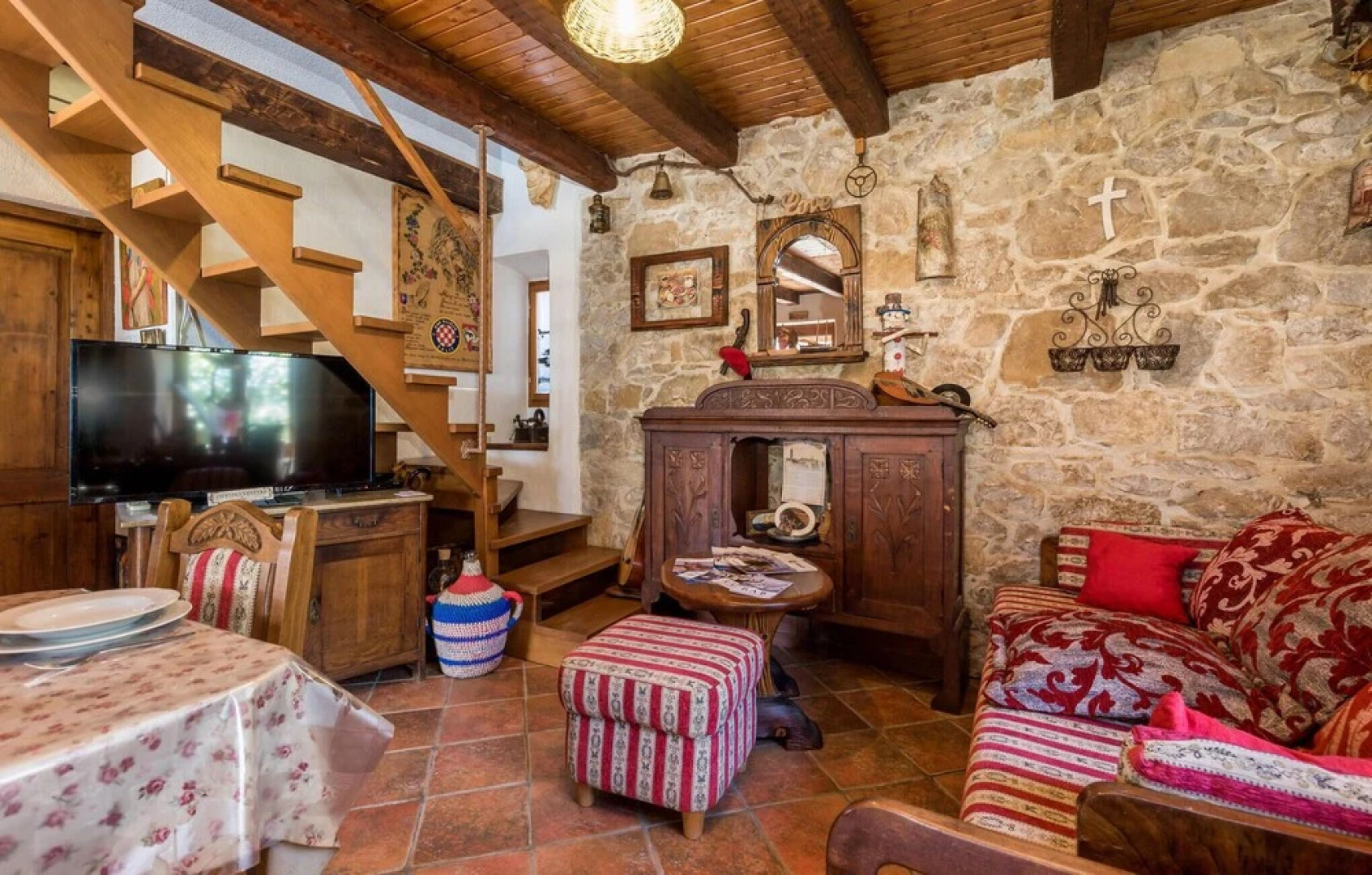 Amazing Home in Banjol With 3 Bedrooms, Outdoor Swimming Pool and Jacuzzi