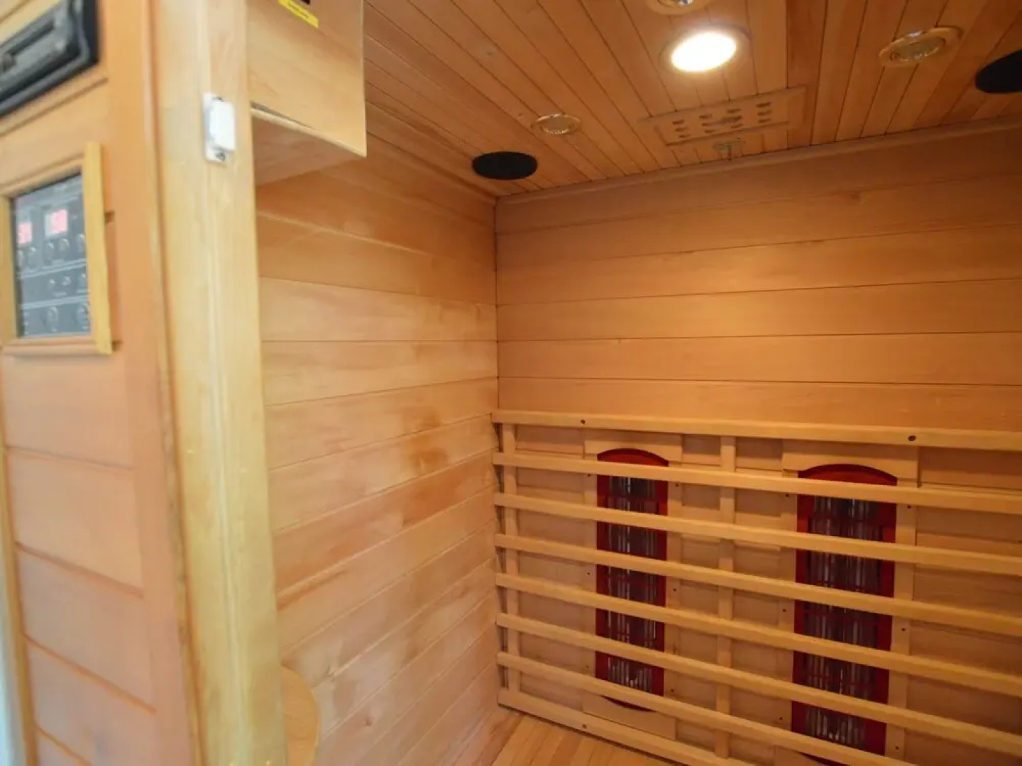 Romantic Forest Retreat With Sauna
