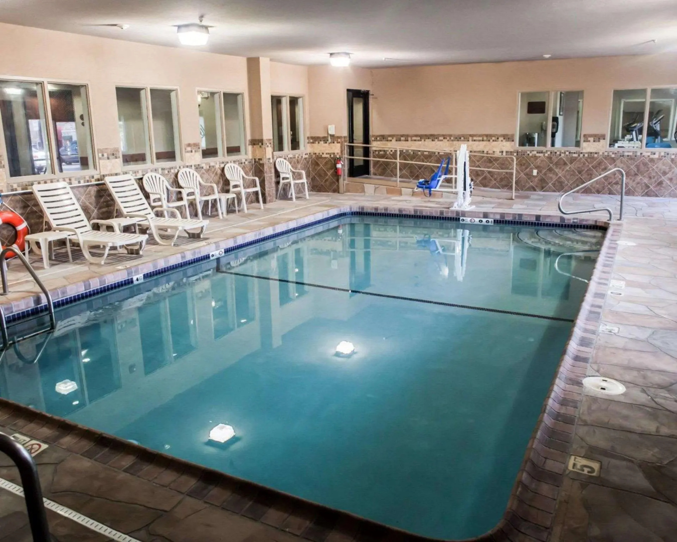 Garner Hotel Topeka West, by IHG