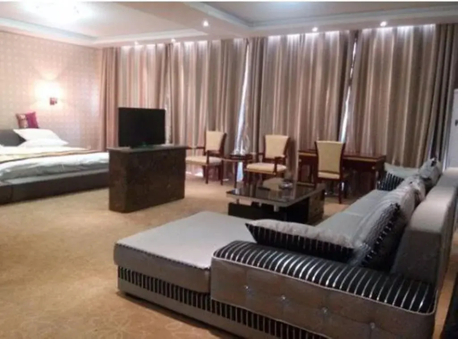 Xishuangbanna Zhongrui Business Hotel