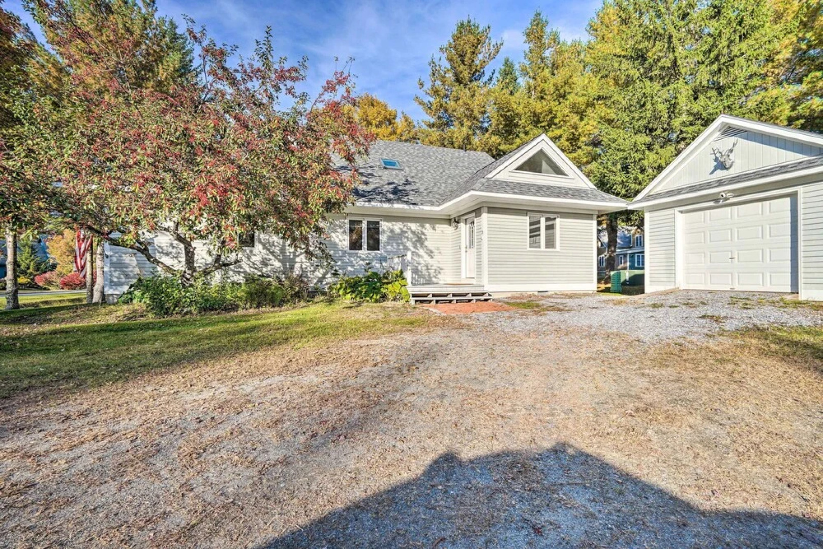 Cozy Getaway: Private Hot Tub, Near Skiing!
