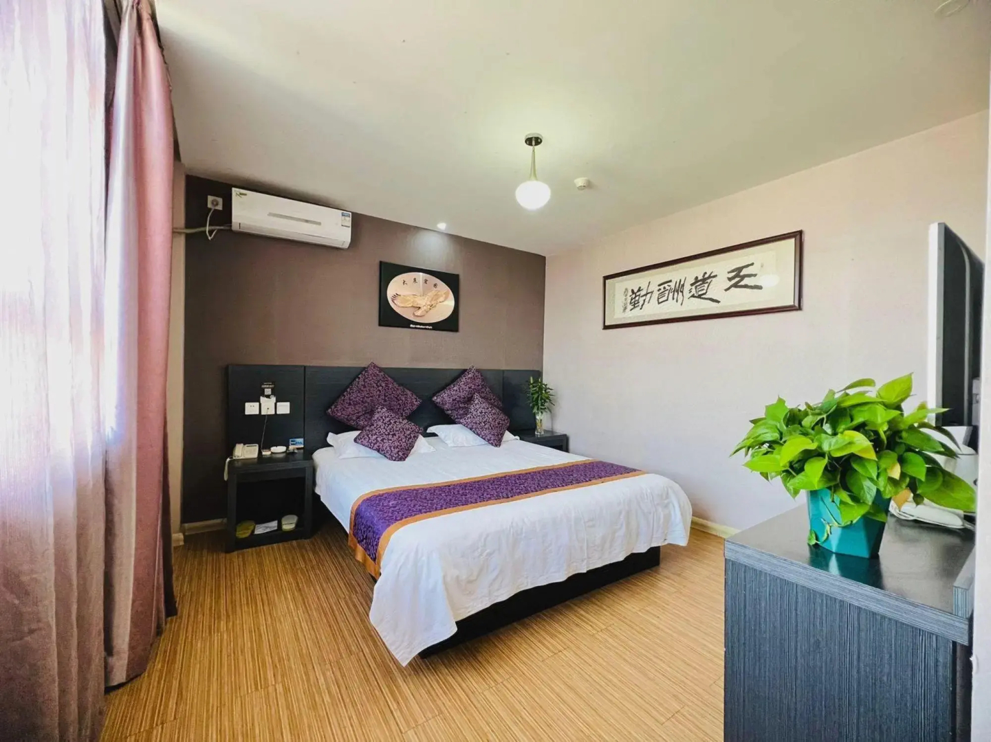 City 118 Chain Hotel
