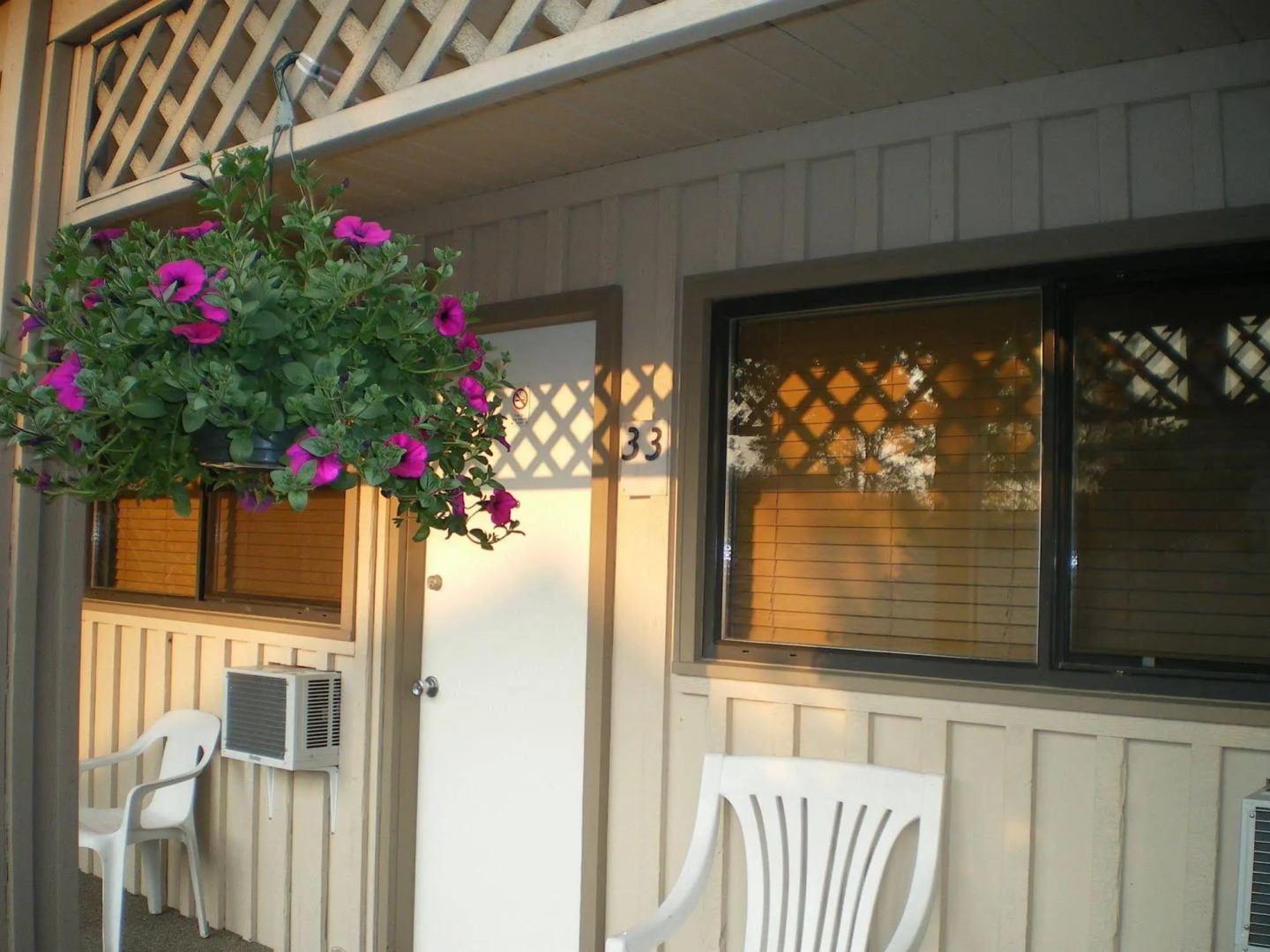 Campbell River Lodge by Riverside