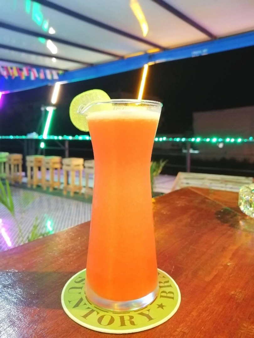 1715 House - White Rhino