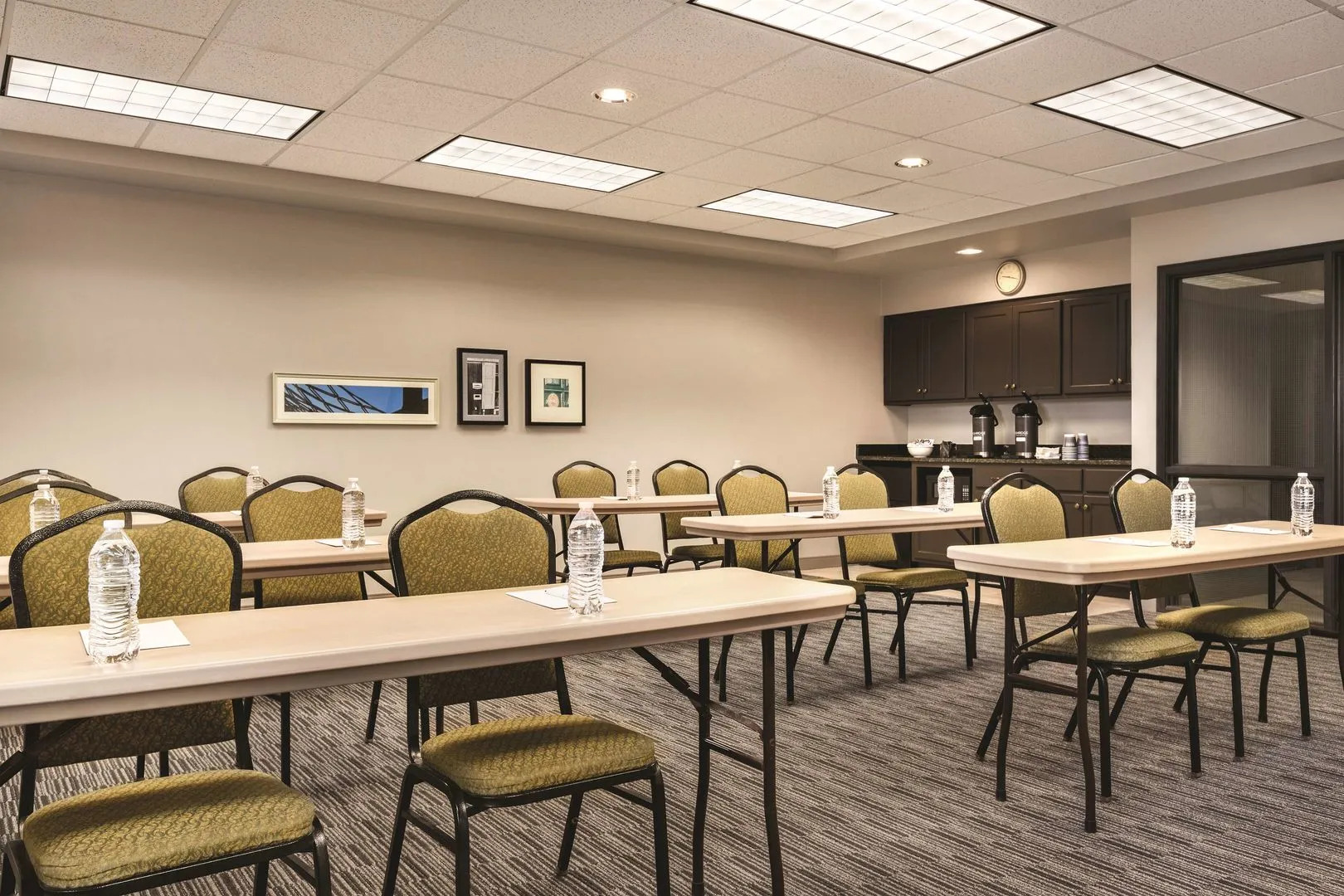 Country Inn & Suites by Radisson, St. Cloud East, MN