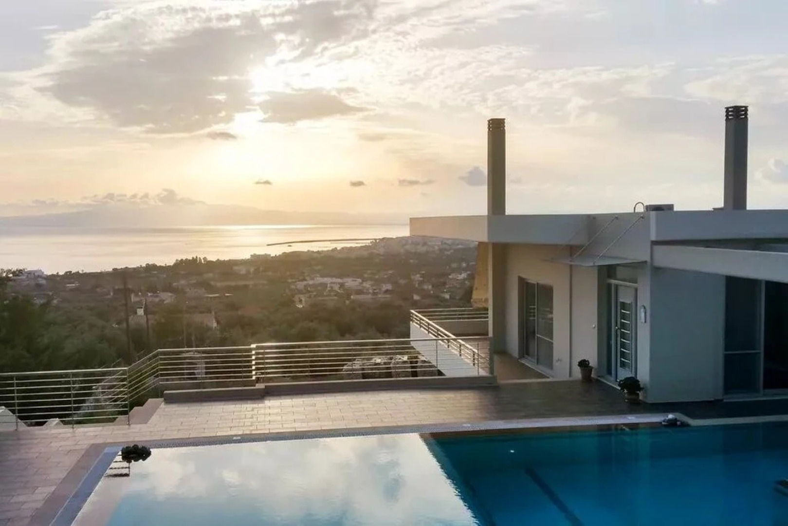 Aelia Luxurious Villa With Pool