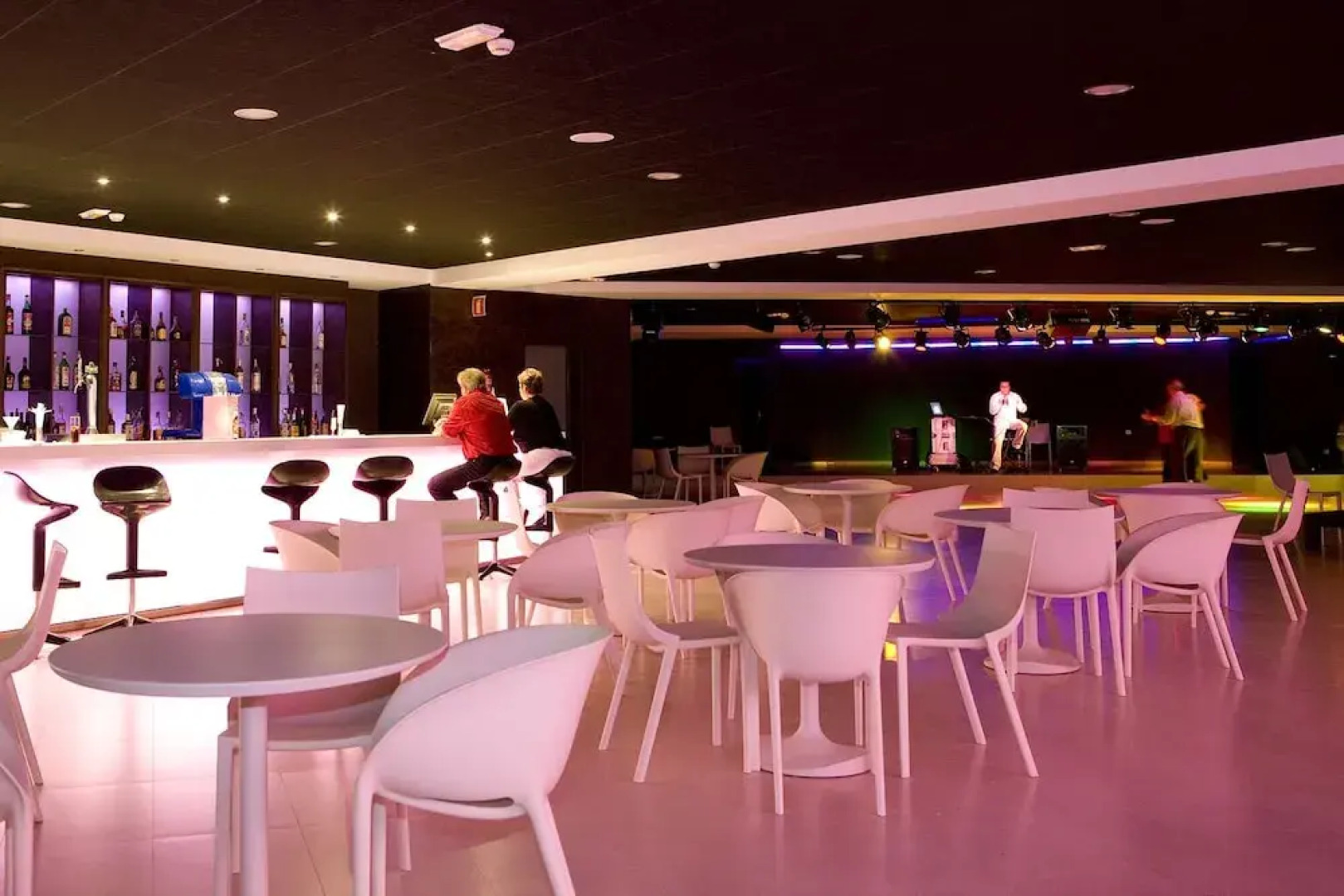 R2 Romantic Fantasia Dreams & Suites Hotel