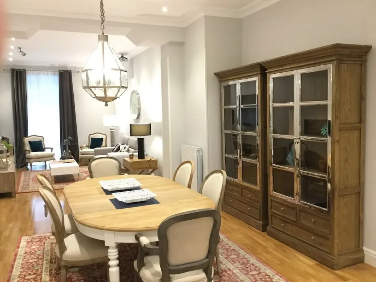 Downtown by Forever Rentals Superior Apartment With 2 Bedrooms. Parking and Wifi