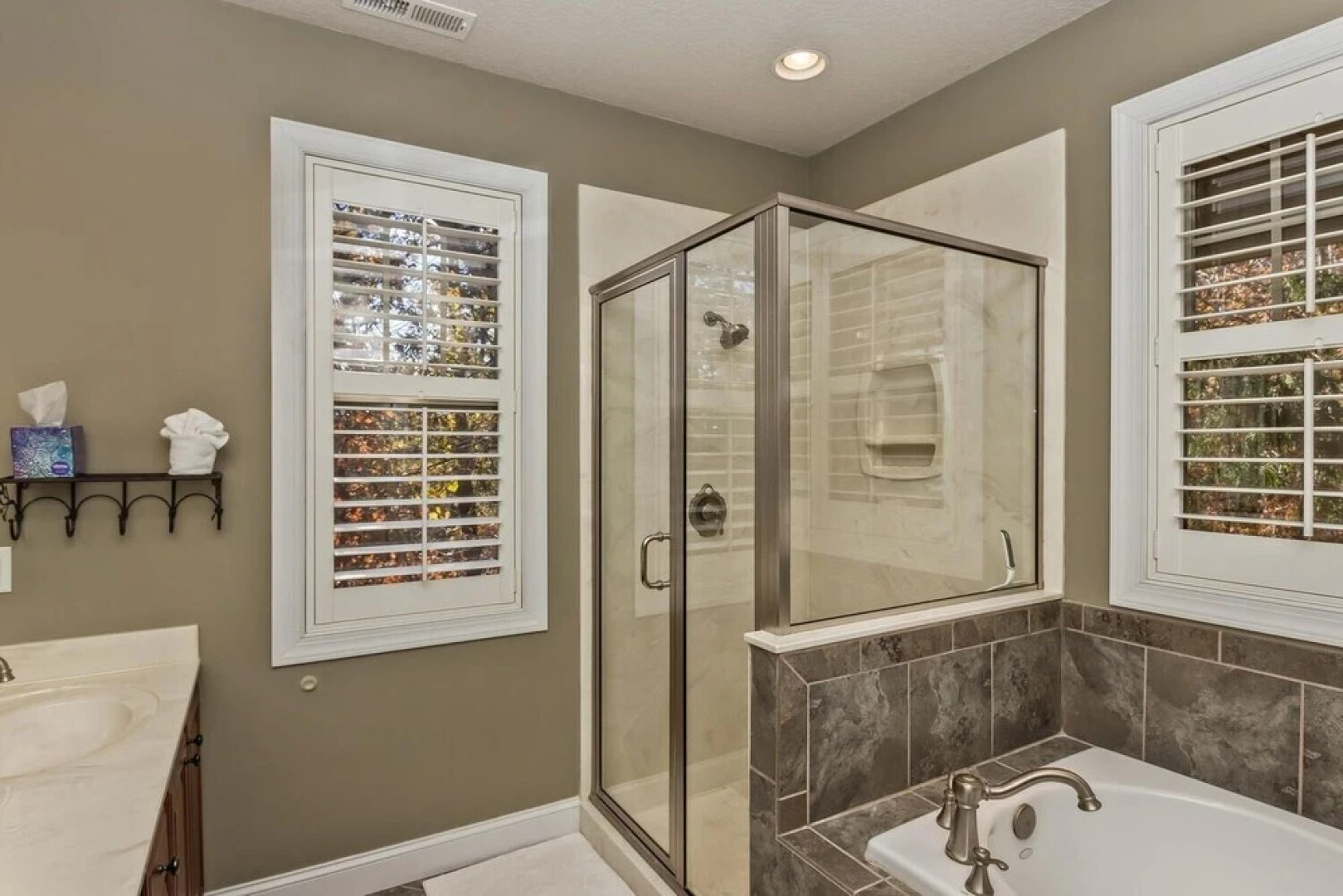 Rumbling Bald Resort Home In Lake Lure - Wifi - Community Beach, Pool, Golf And More 5 Bedroom Home by Sunscape Property Management