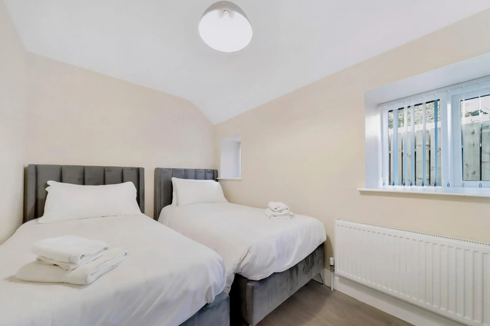 New Glenside Cottage sleeping 4 guests