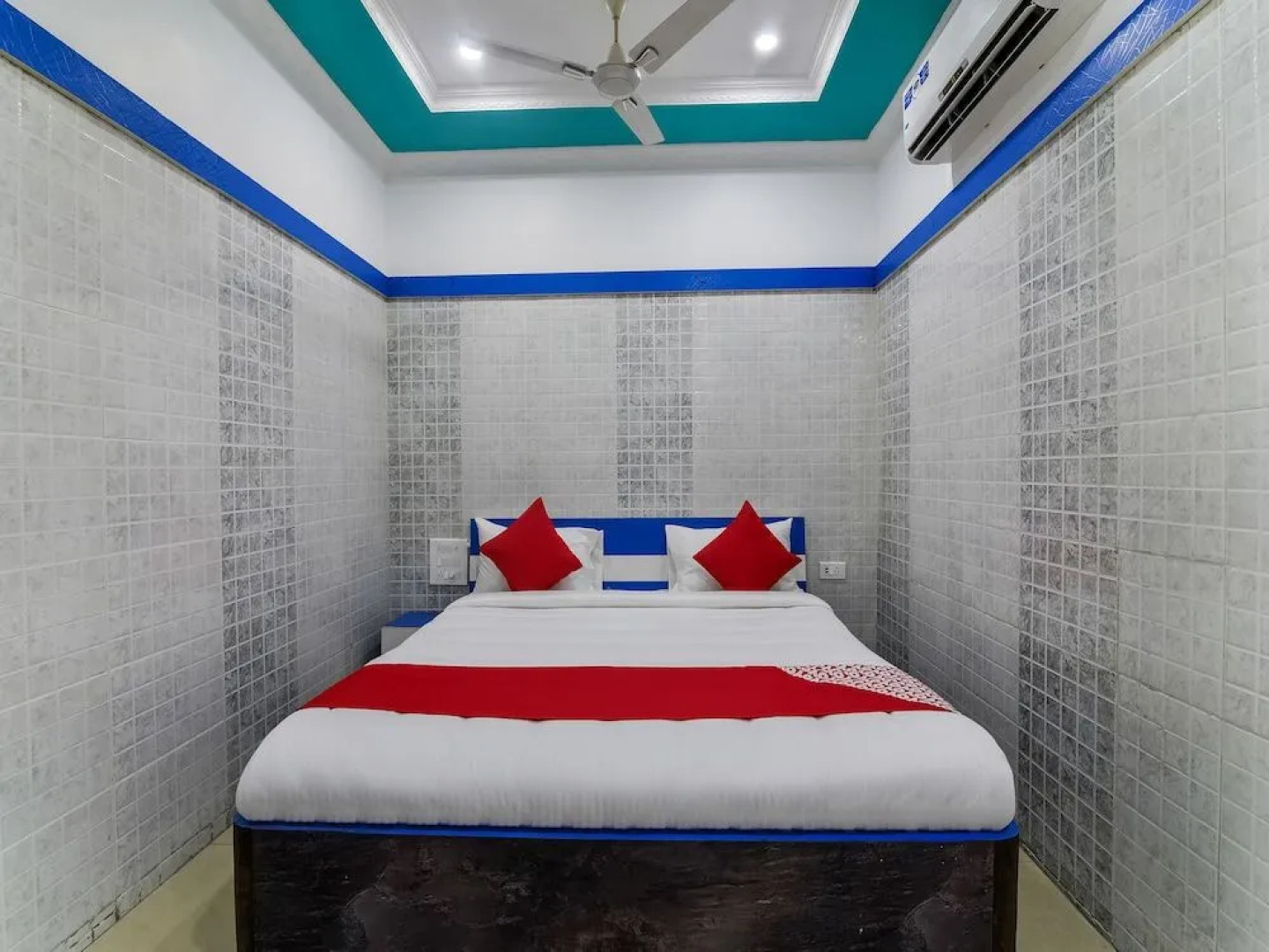 Oyo 30545 Hotel Jeevan Park