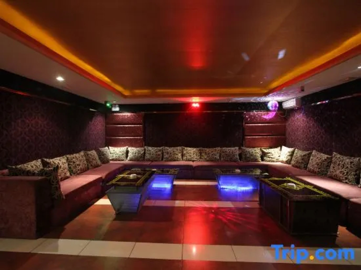 Xinjia Yuquan Hot Spring Hotel