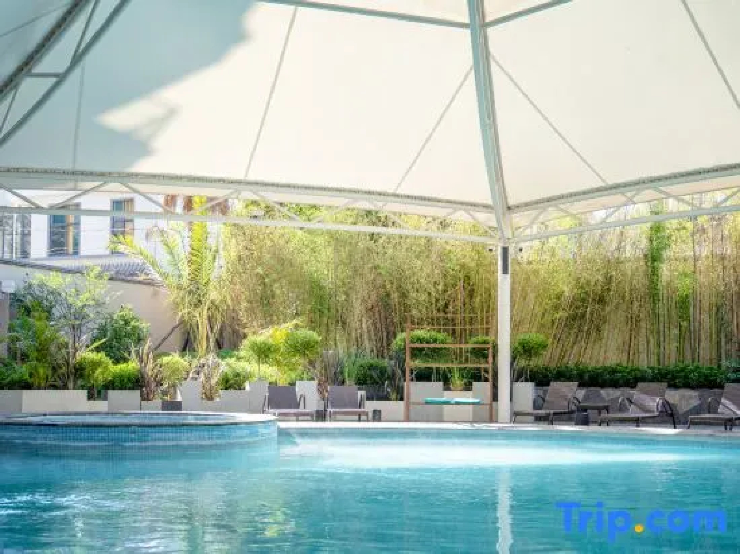 Tengchong East Lake Thermal Spa Hotel