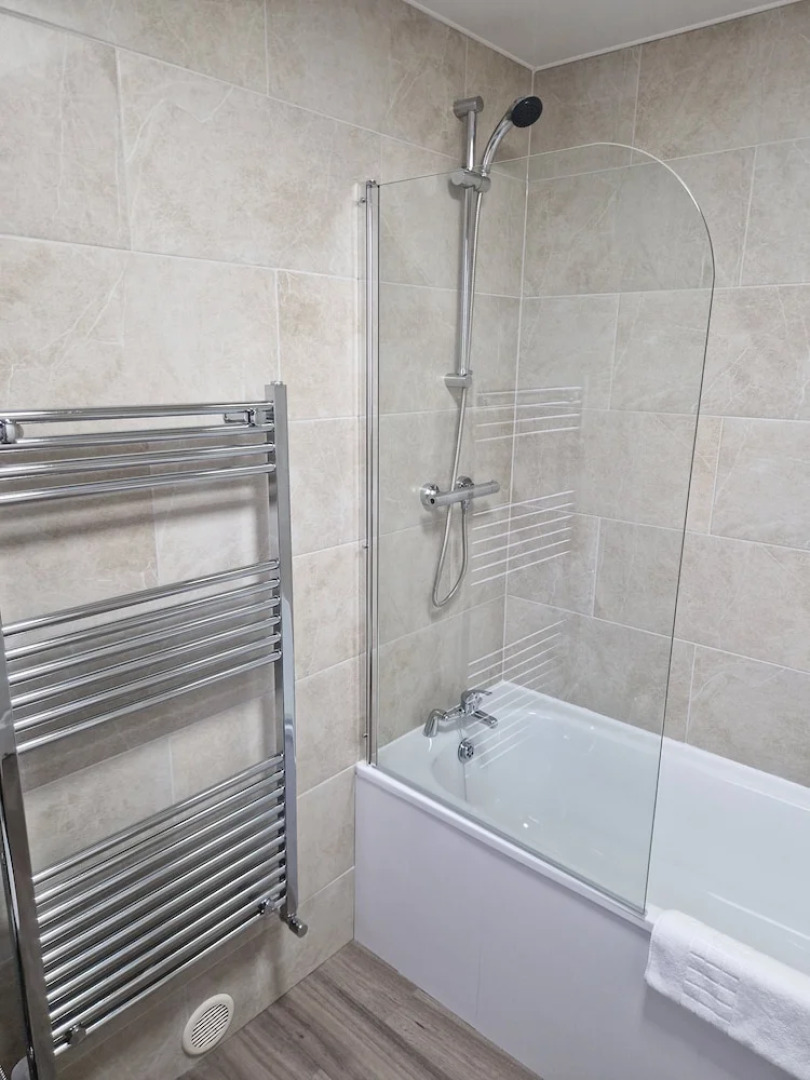 Birtley's Diamond 3 bed Apt, Sleeps 6 Guests