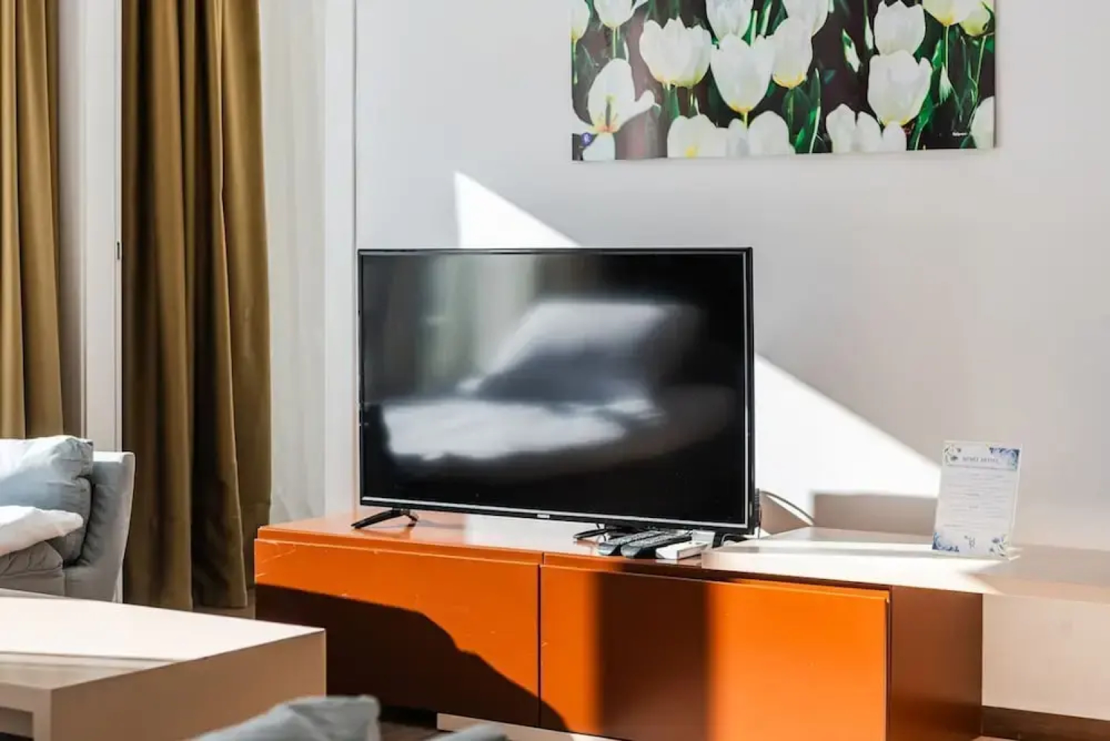 Spacious Apartment by the Beach - Tulipani