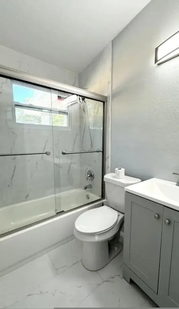 New Fresh House in Seminole Close to Beach