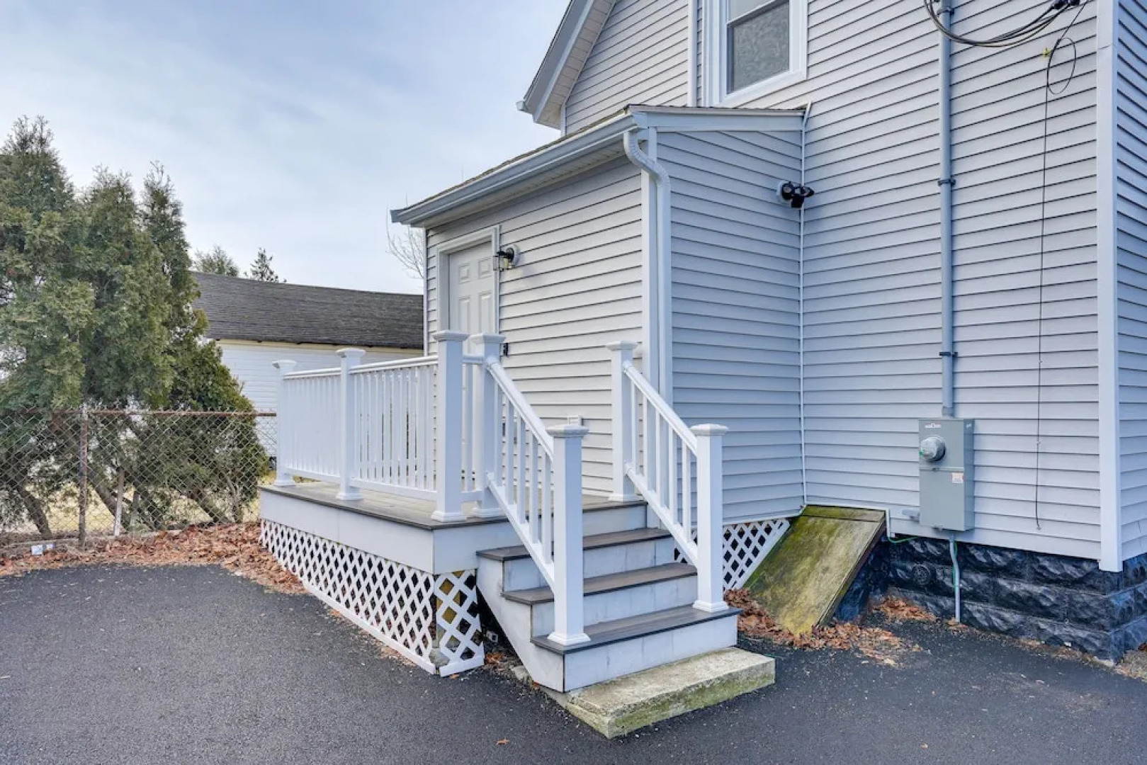 Coastal Lynn Escape w/ Fireplace: 3 Mi to Beaches