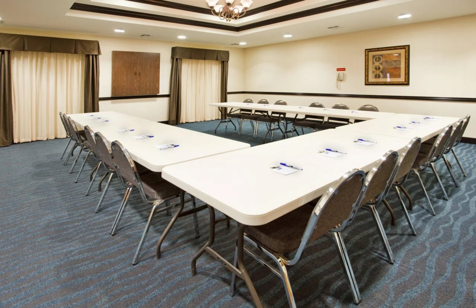 Holiday Inn Express Hotel and Suites Pryor by IHG