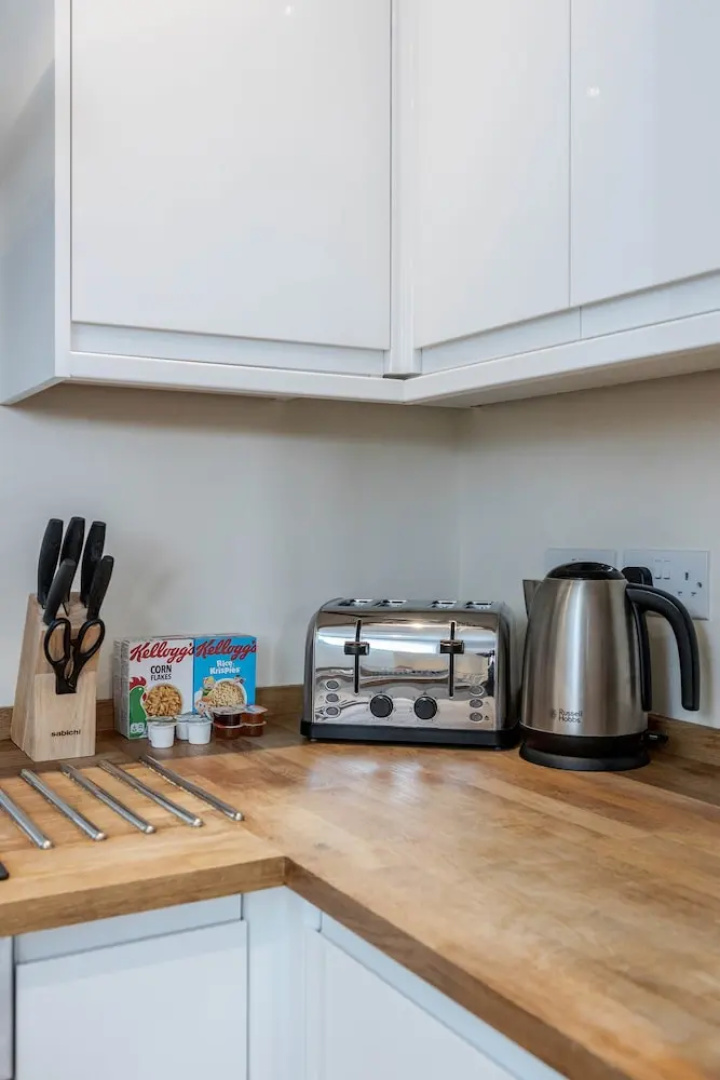 Luxury 1 Bedroom Apartment with Parking