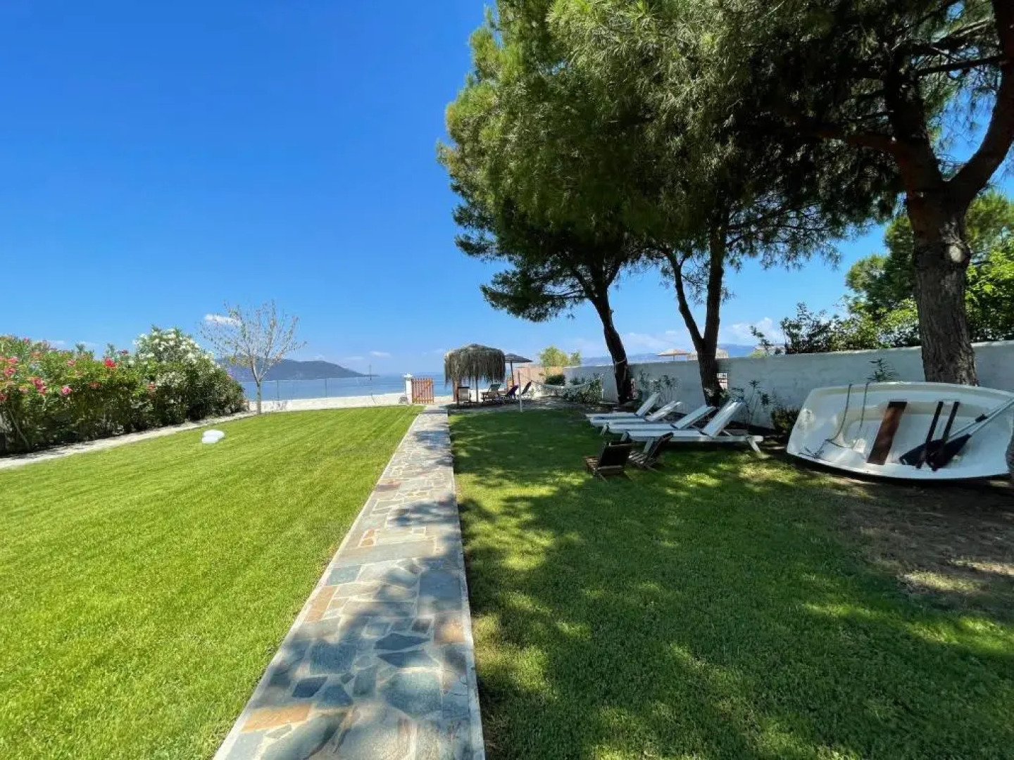 Pampas Seafront villa, 6 bedrooms, North Evvoia