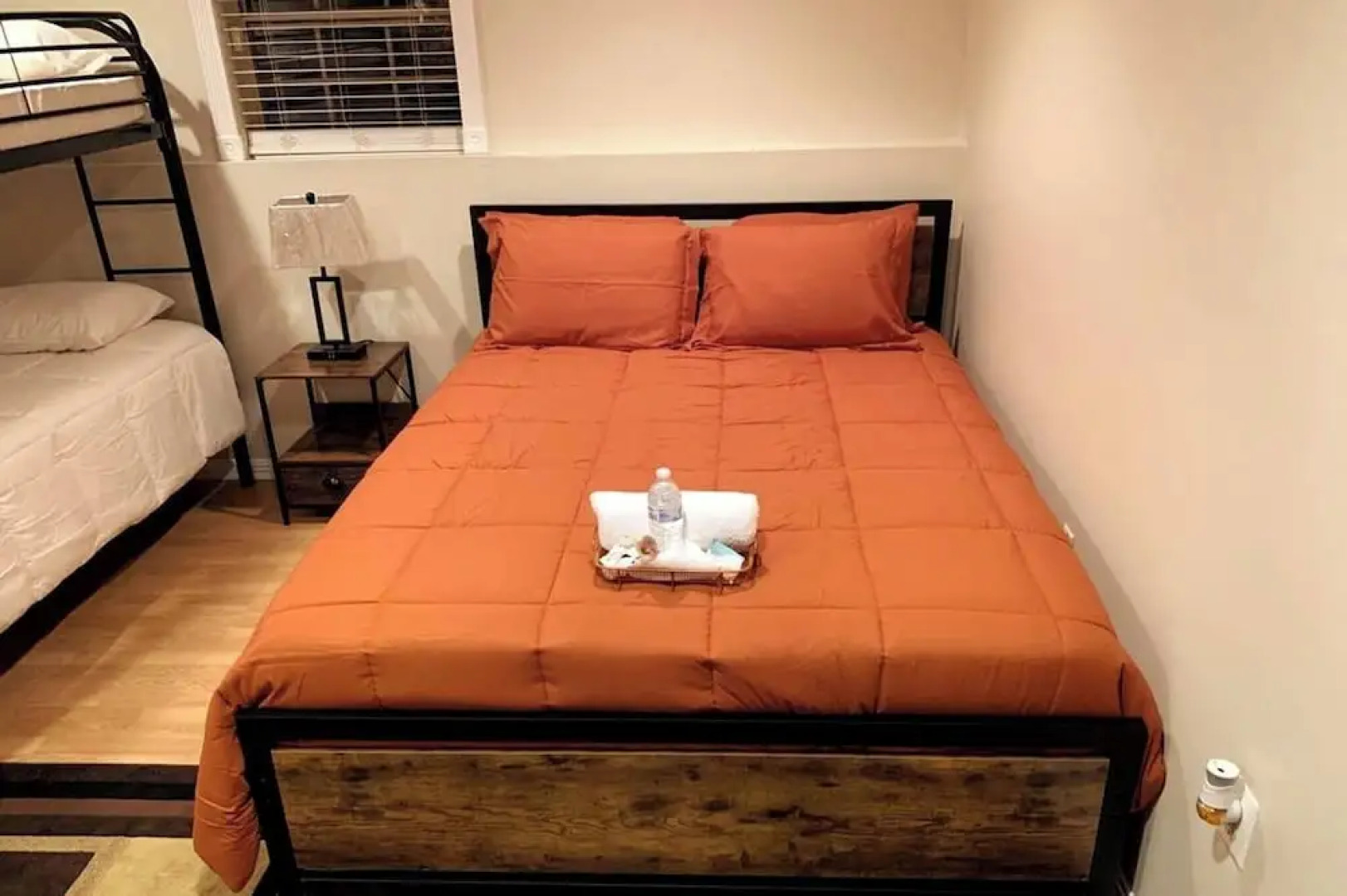 Room in House - The Modern Gem Furnished Bedroom