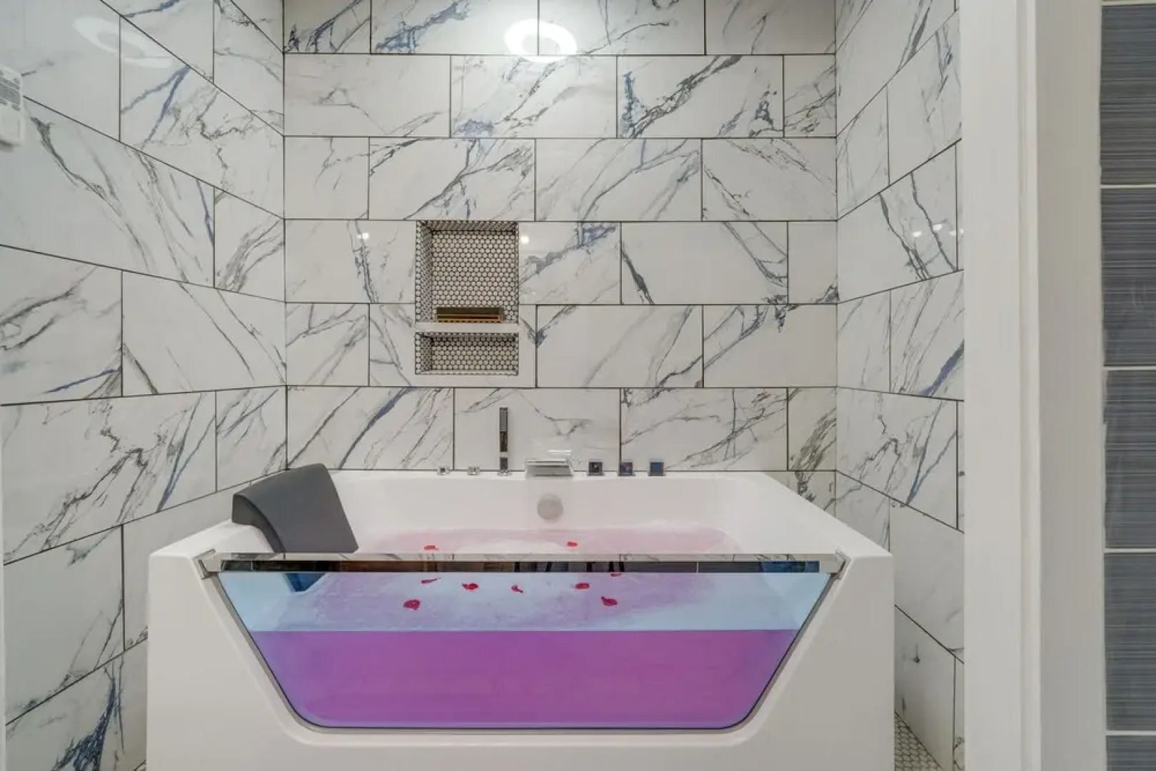 Central Beckley Studio: 8 Mi to New River Gorge