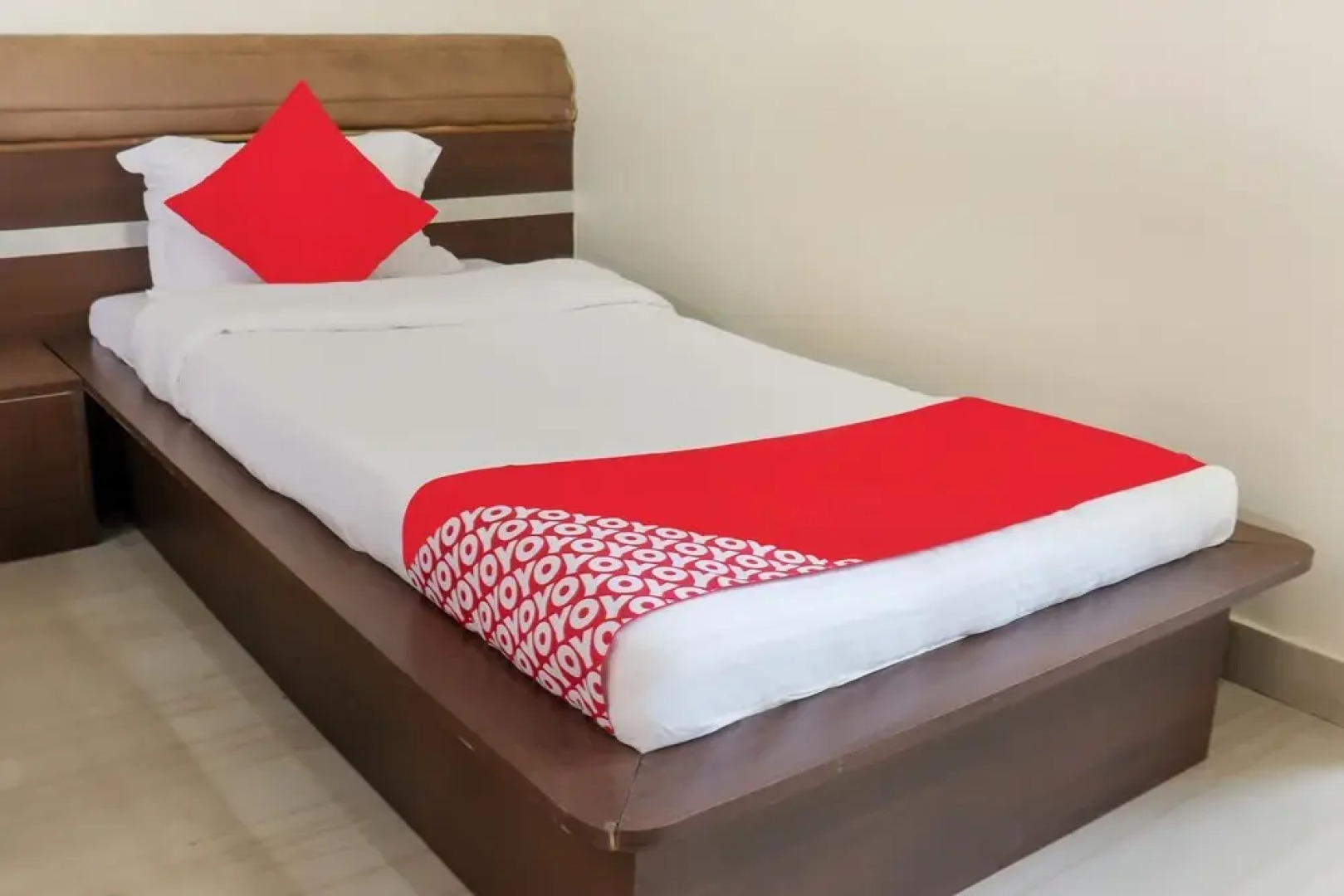 OYO 41953 Hotel Trinity East