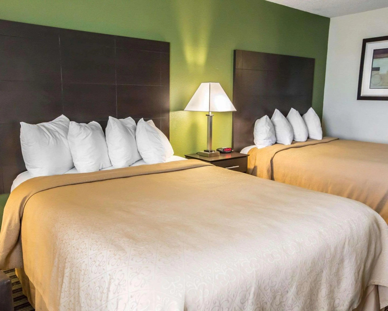 Quality Inn Chesterton near Indiana Dunes National Park I-94