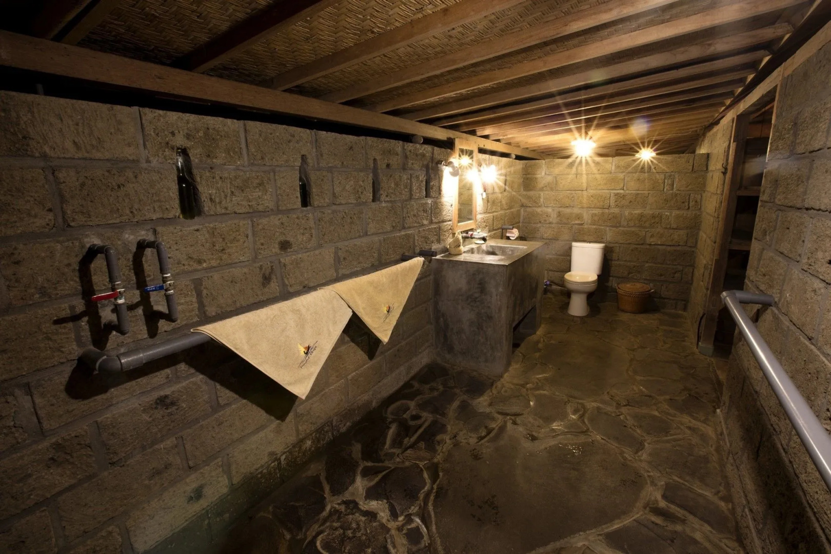 Pondok Pitaya Hotel, Surfing & Yoga