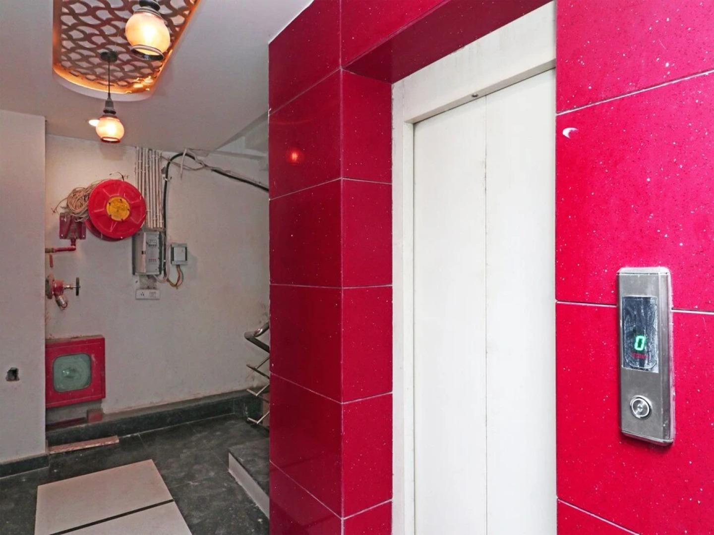 Capital O 16590 Hotel Sapphire Inn