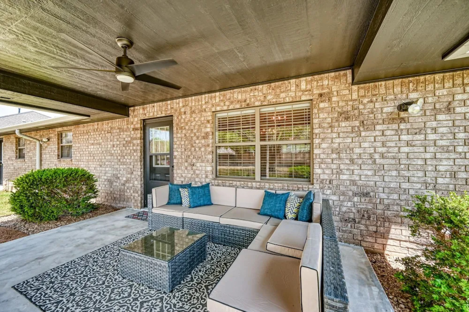 Wow! Exceptional House With Inviting Fire Pit!