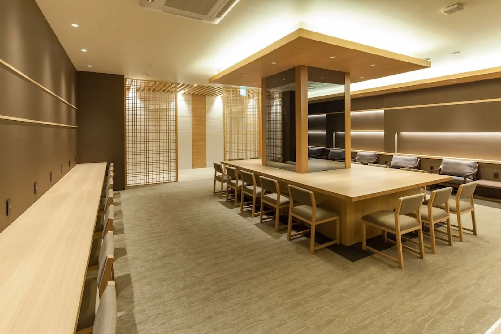 Y's Cabin Yokohama Kannai