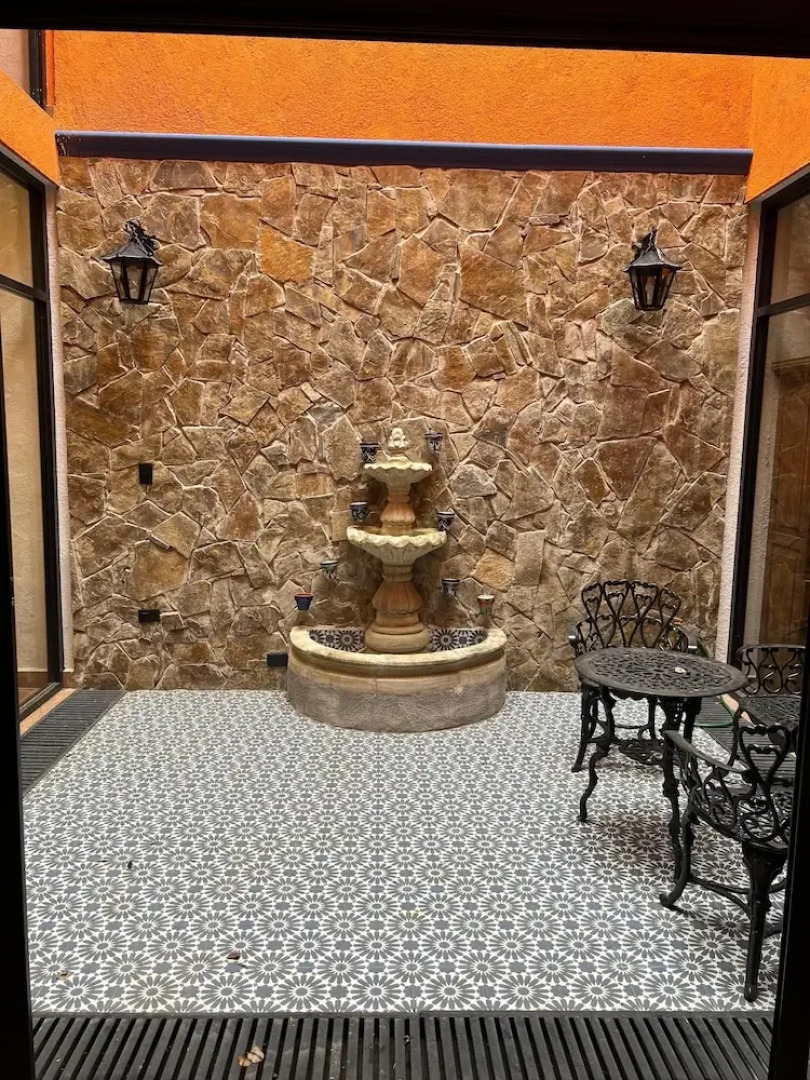 Casa Colonial en Pueblo Mágico by Adhoc