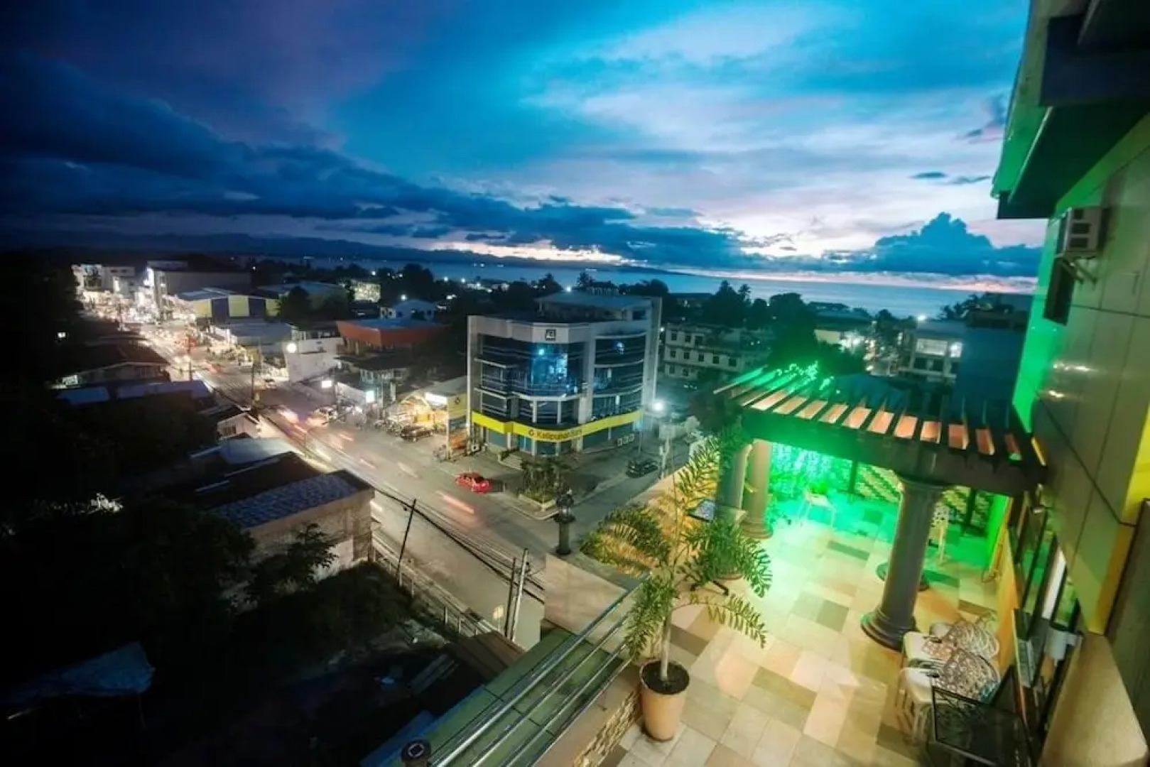 C & L Sea View Hotel