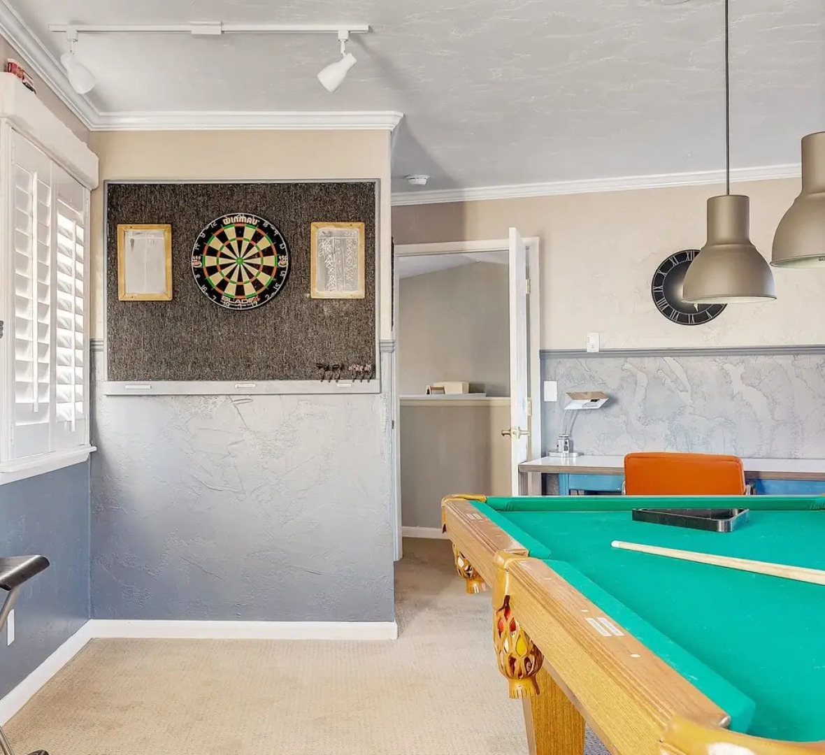 Klo6985 - Huge Home with Backyard Hot Tub! Parking