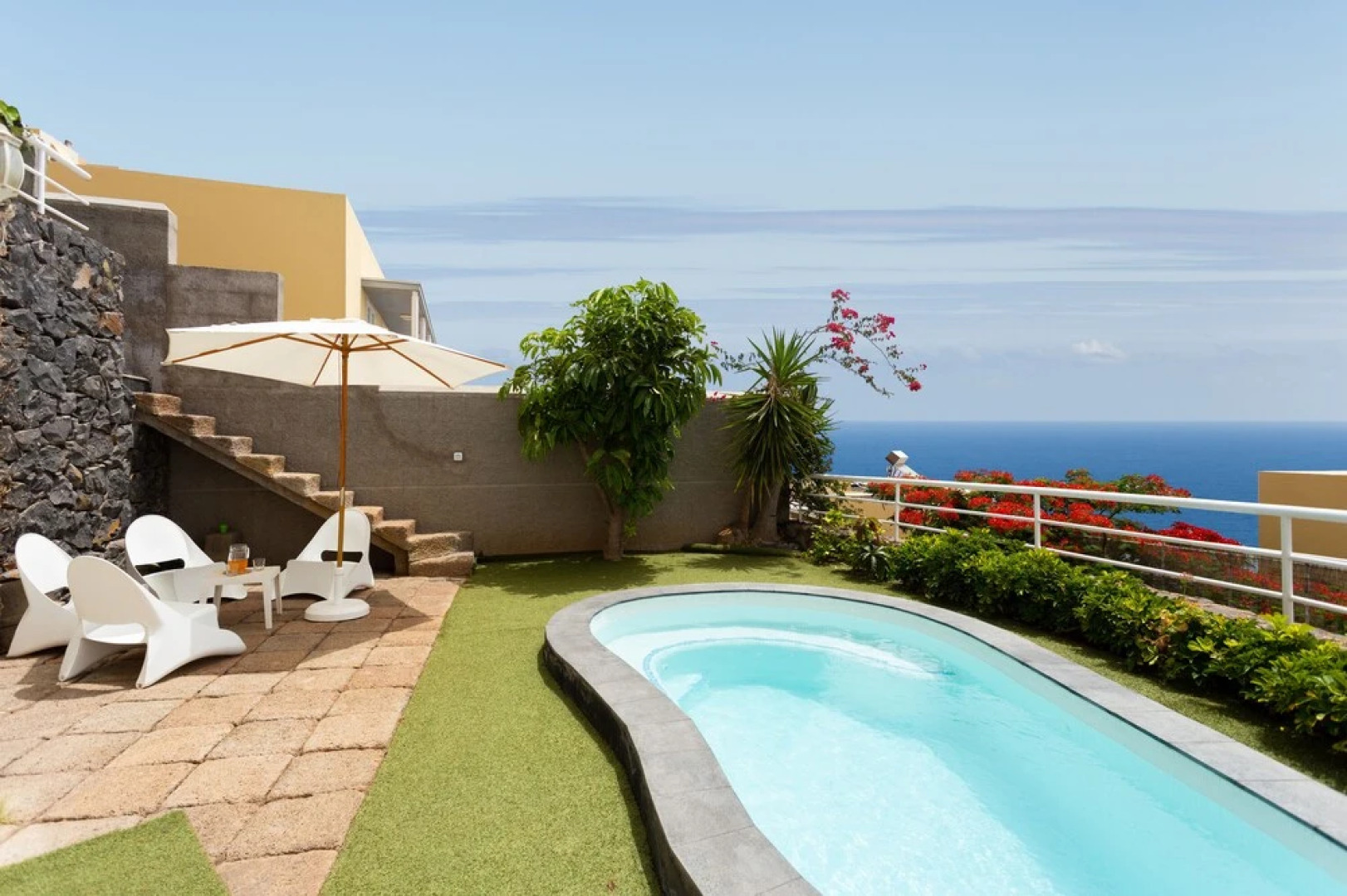 Duplex Acorán with pool and sea view