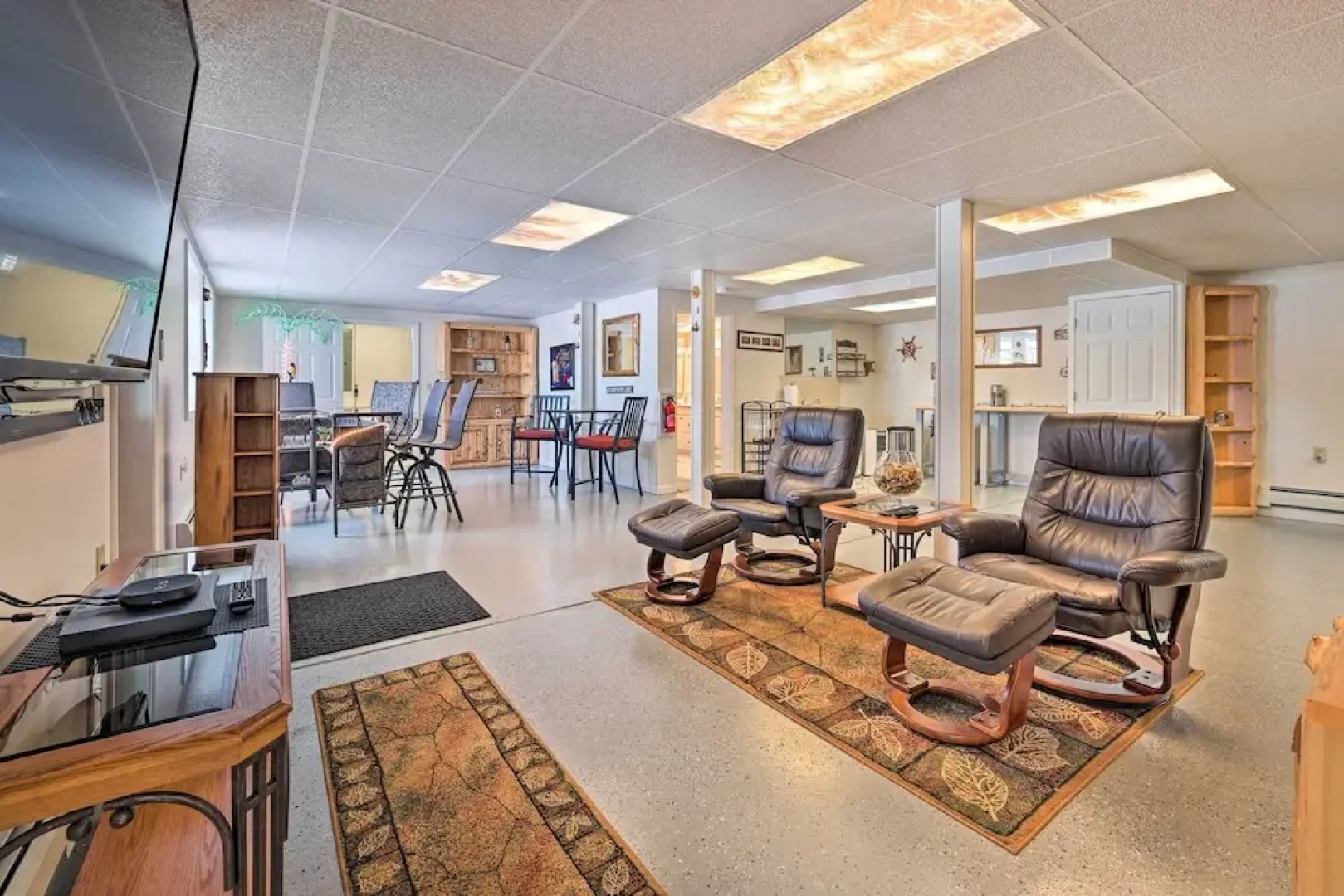 Spacious Lakefront Home w/ Sunroom & Bar!