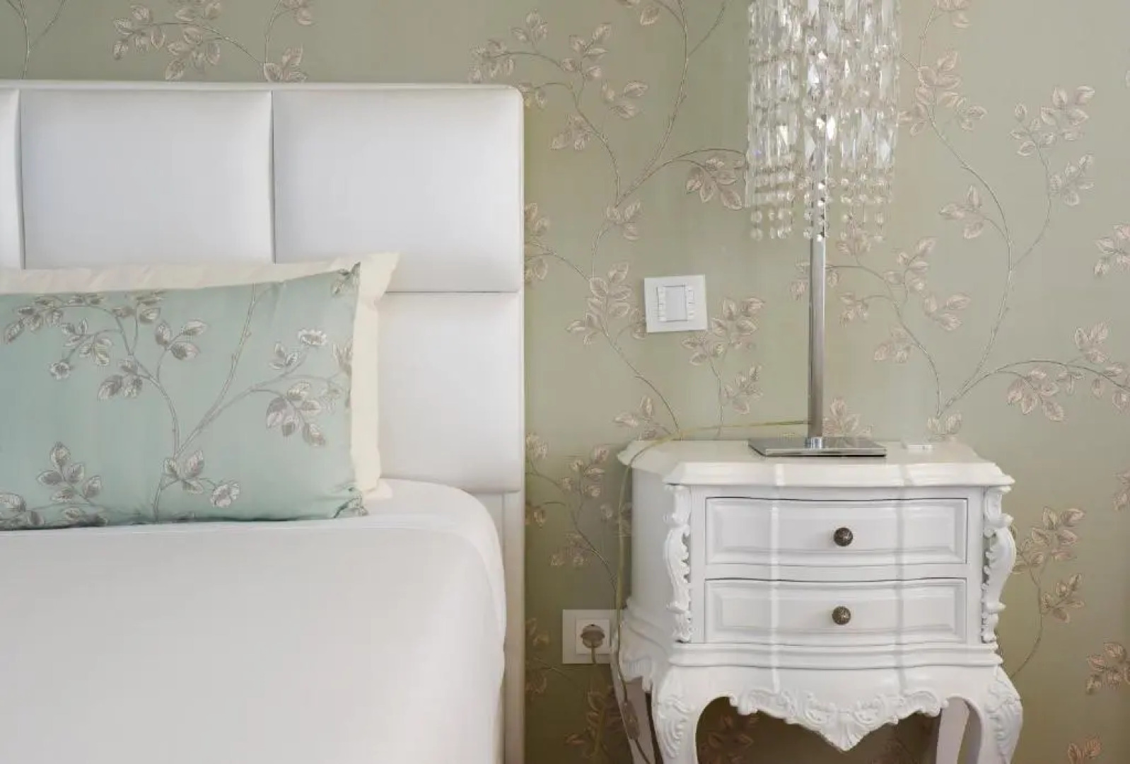 Sundial Gardens & Suites