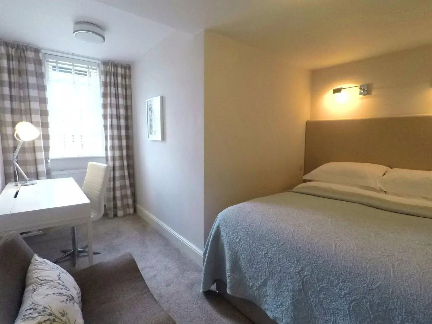 Paramount Apartments