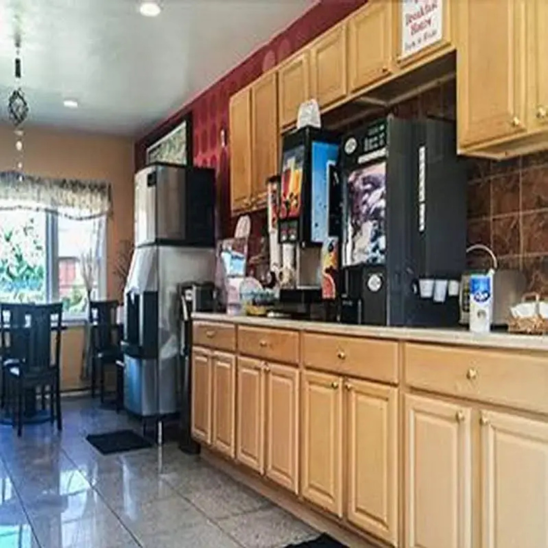 Travelodge by Wyndham Bay Shore Long Island