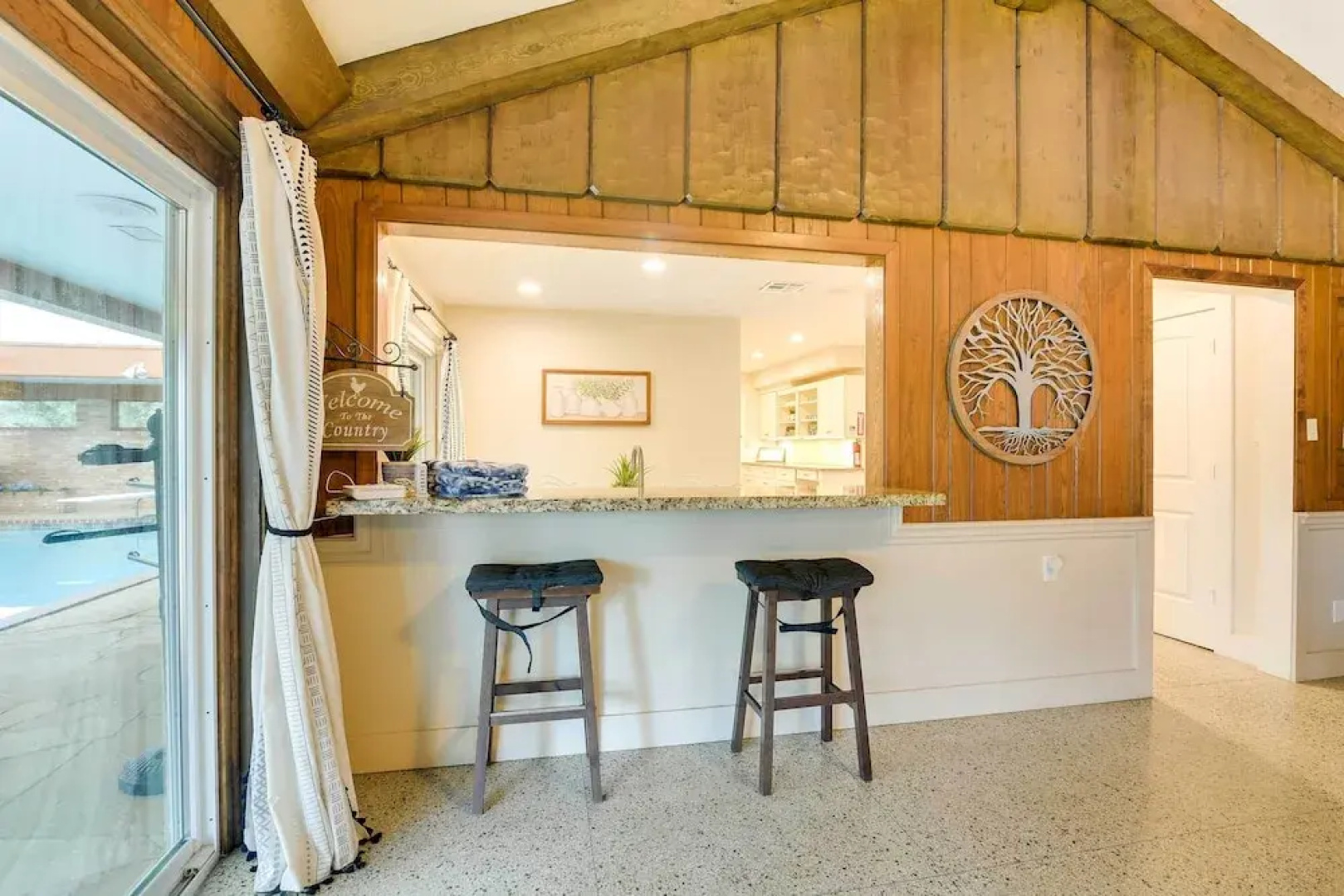 Indoor Pool: Peaceful Oasis in Hitchcock!