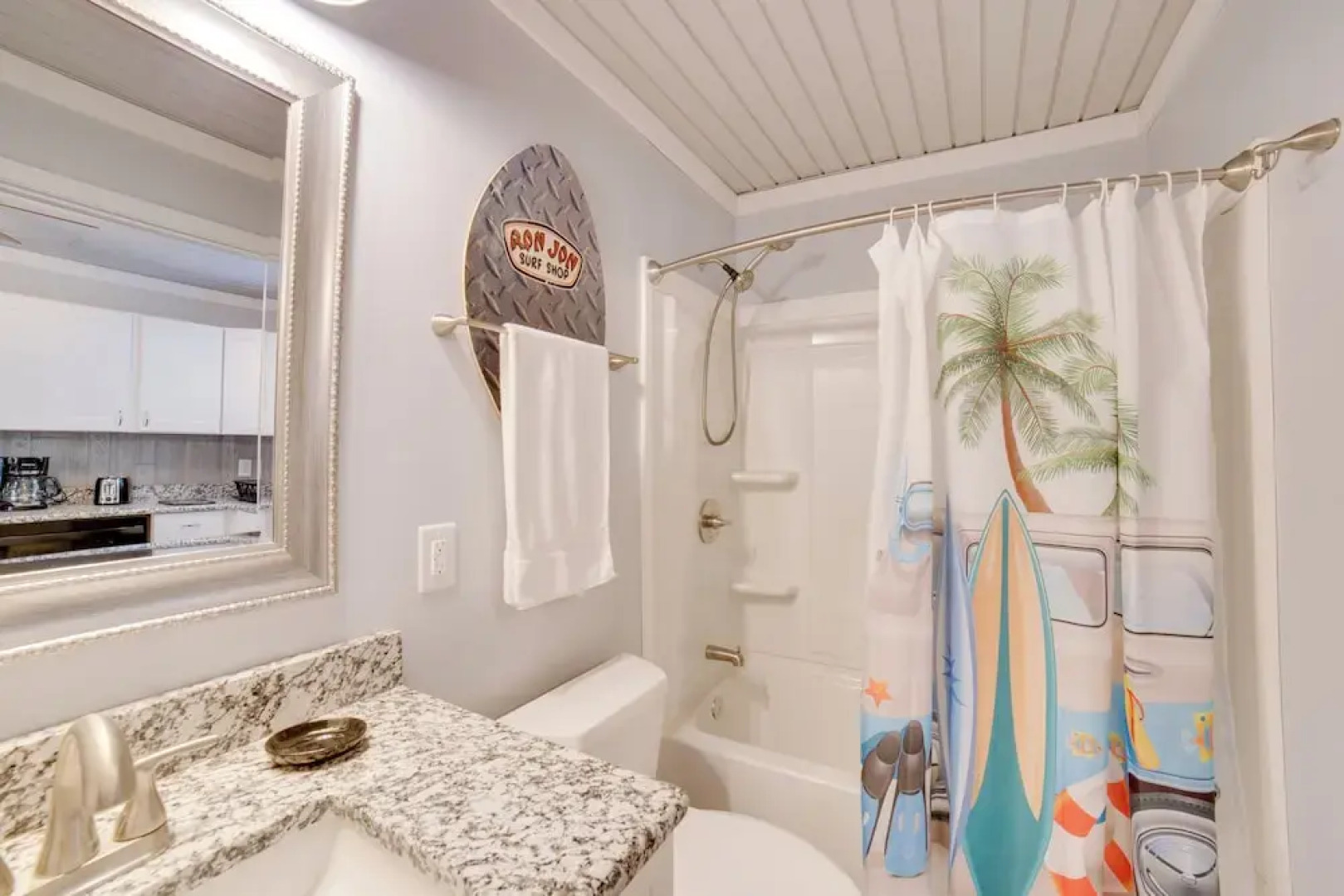 Ocean Isle Beach Studio w/ Patio - 1 Mi to Pier!