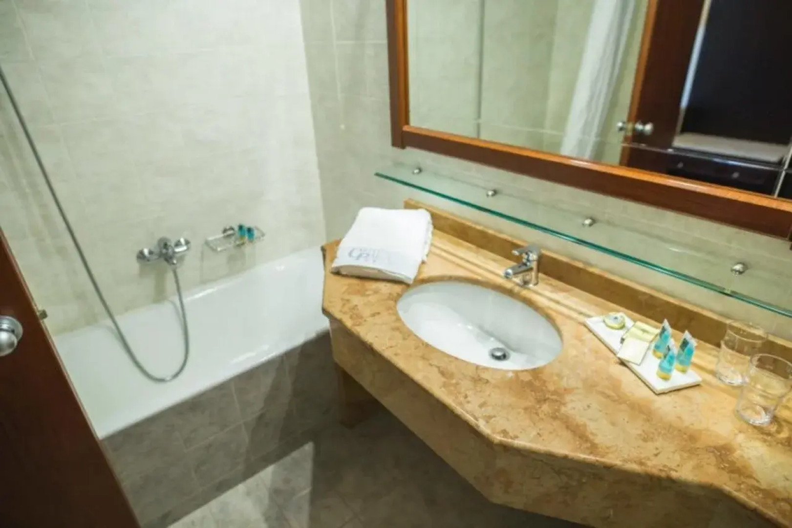 Crithoni's Paradise Hotel