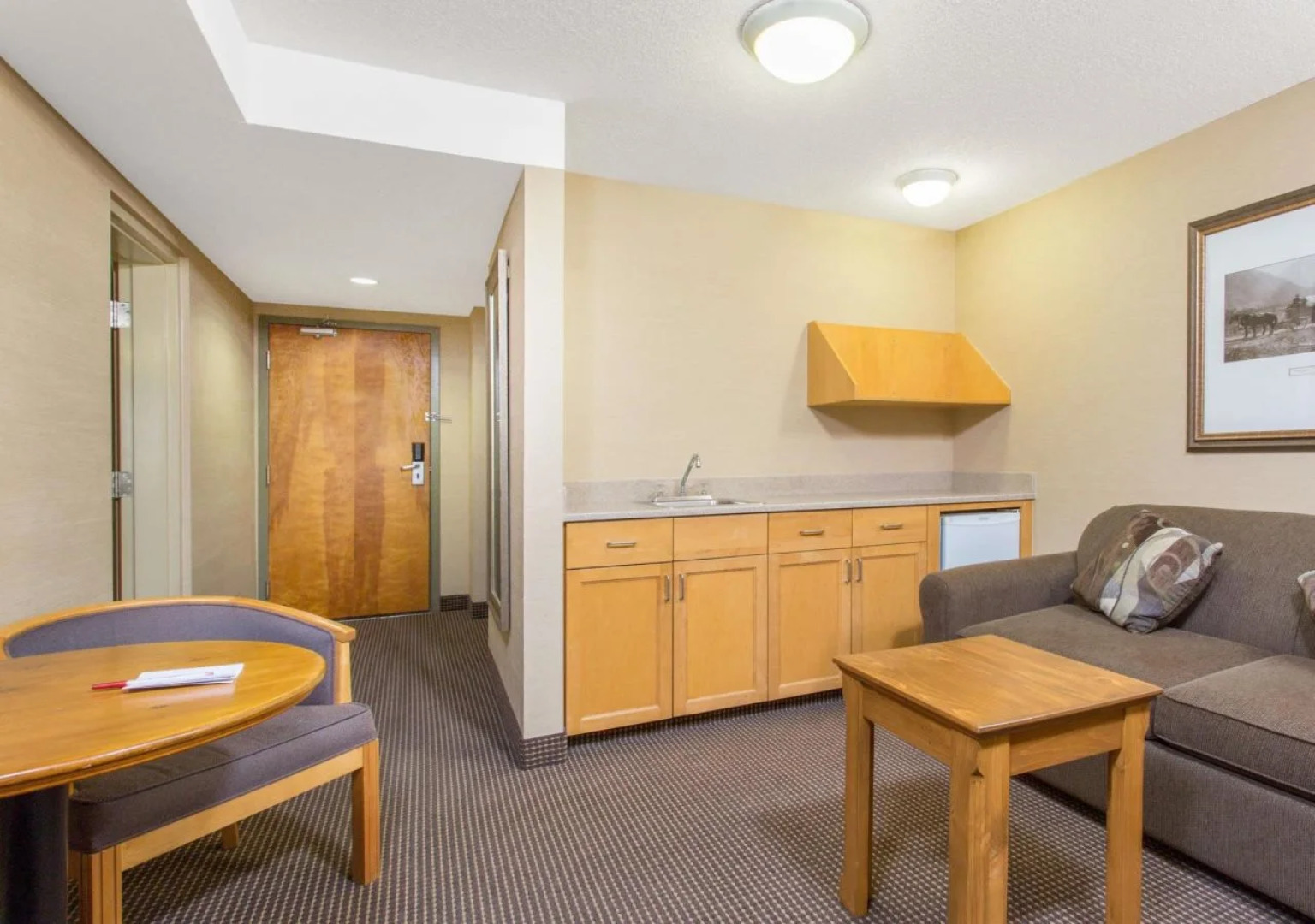Canmore Inn & Suites