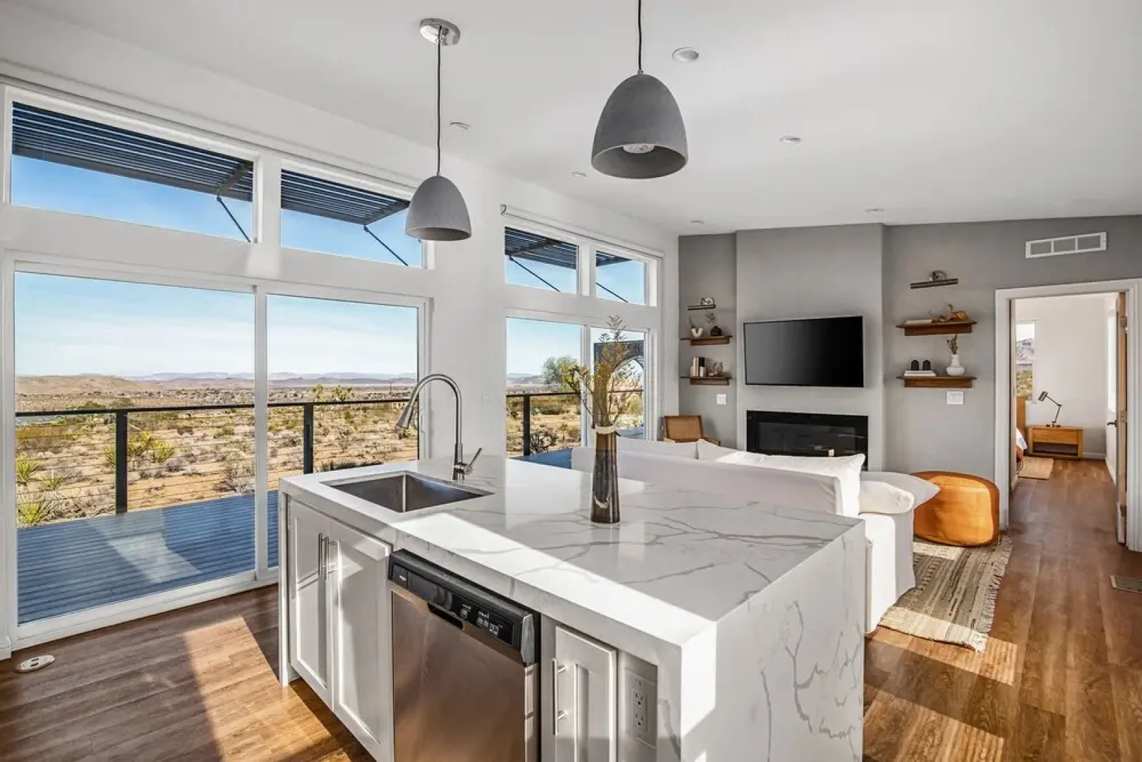 Sagebrush Bungalow - Modern Retreat W/hot Tub, Fire Pit And Bbq! 2 Bedroom Home by RedAwning