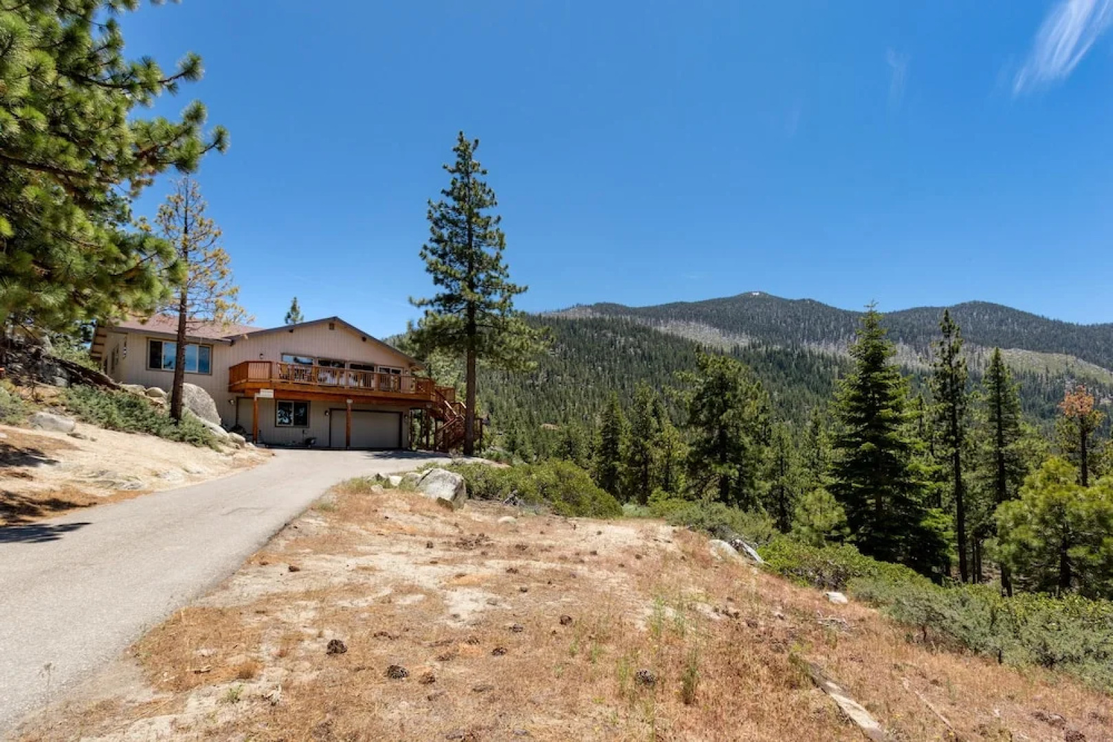 Tudor Lodge 4 Bedroom Home