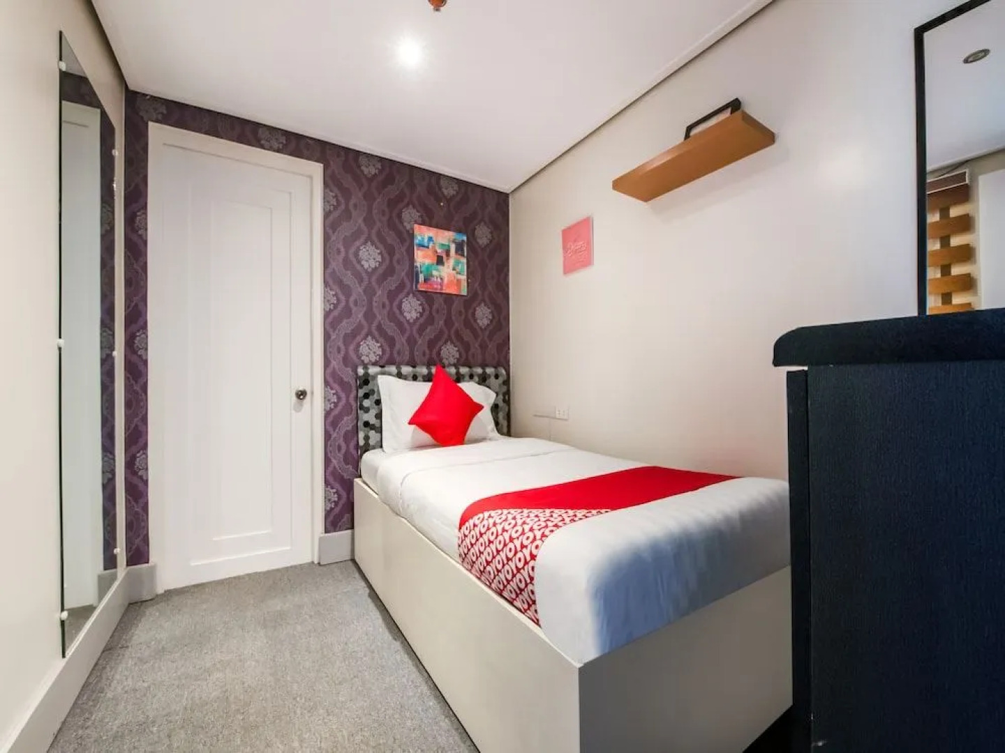 Vaccinated Staff - Capital O 492 Sunset View Ridge Residences