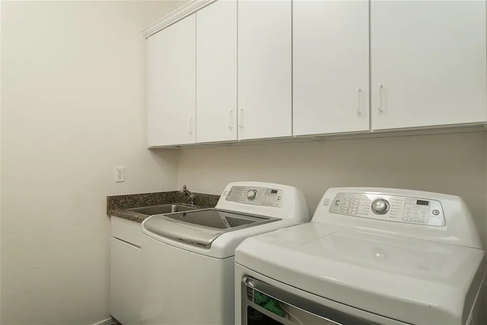 Pinnacle Vista 5 BR by Casago