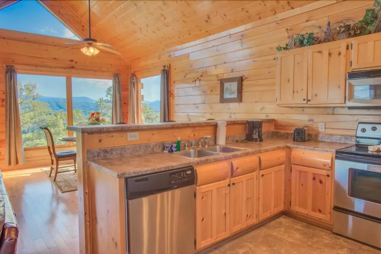 Misty Blue 1 Bedroom Home with Hot Tub